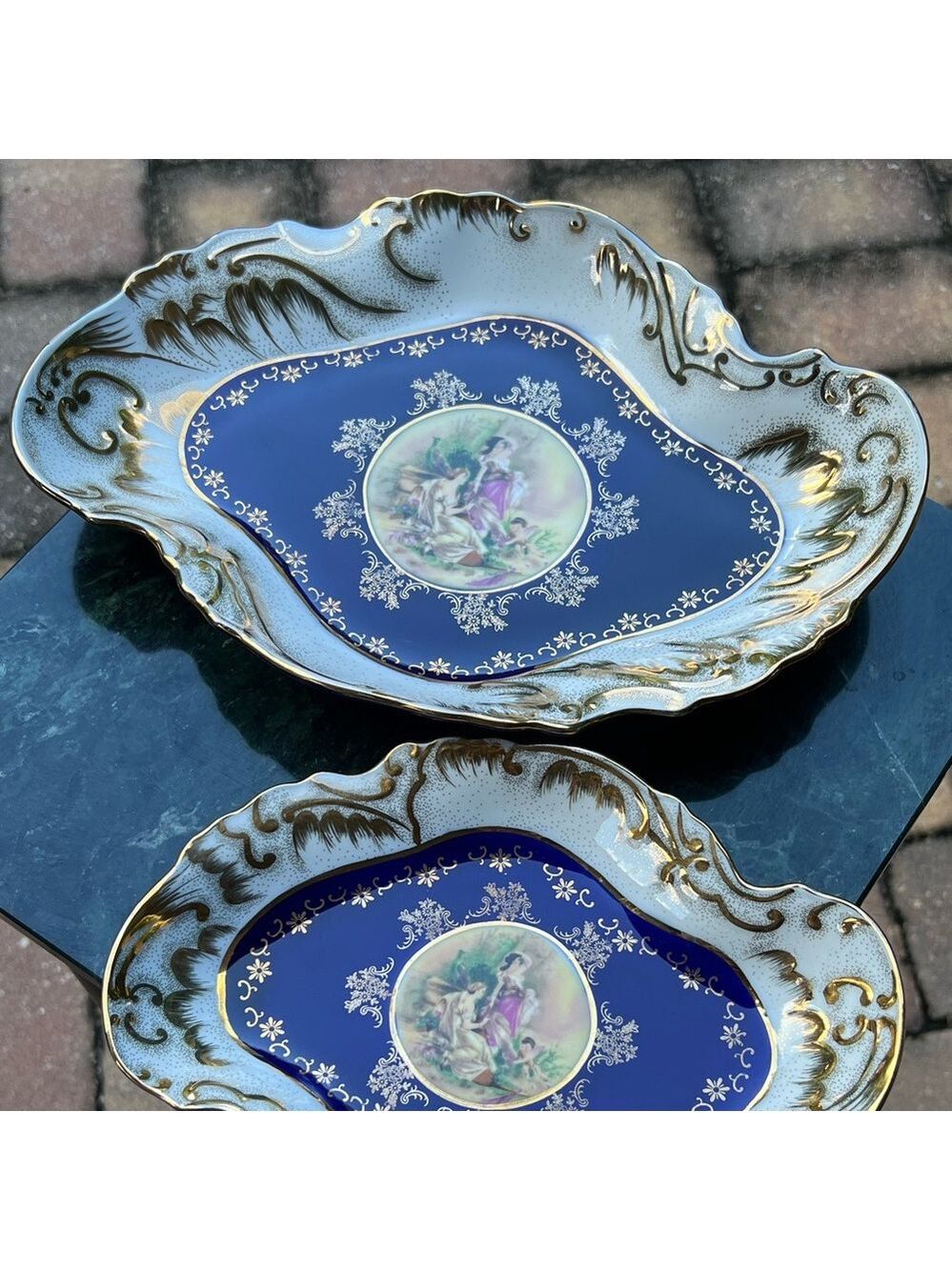 Thun 1794 M.Z Czeck cobalt blue 2 serving plates